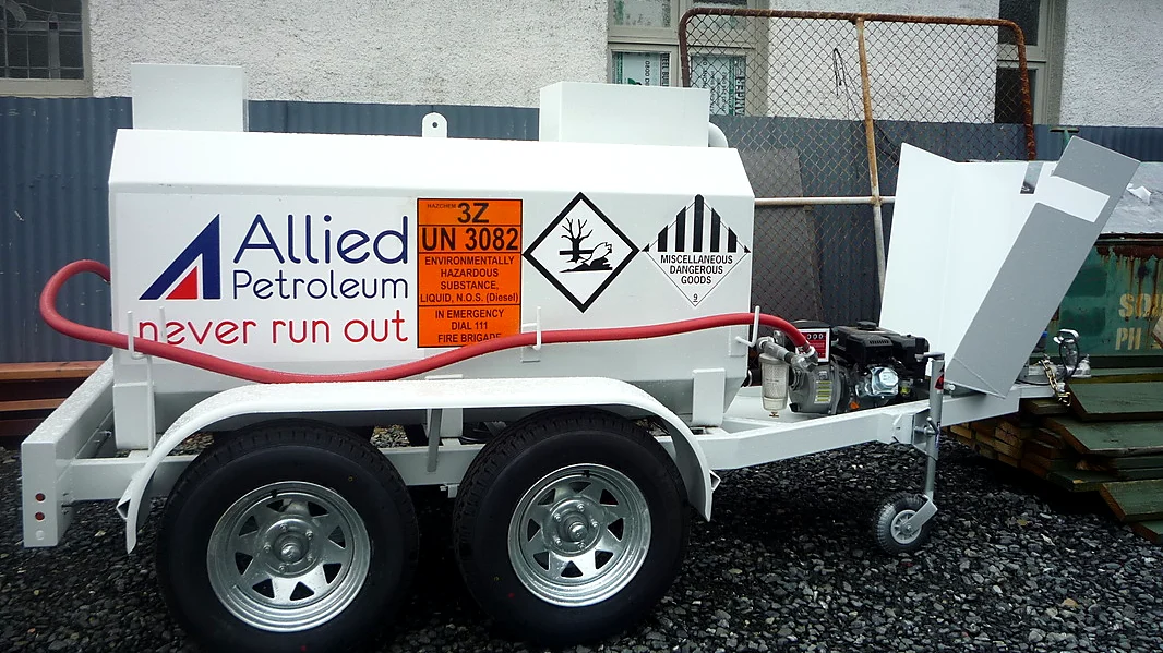 Mobile fuel storage trailer